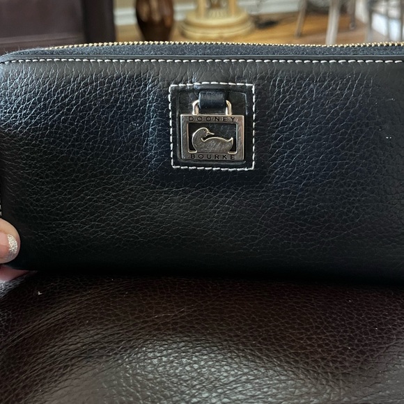 Dooney & Bourke Handbags - EUC Authentic Dooney&Bourke pebbled leather zip around wallet
